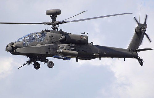 Máy bay trực thăng vũ trang Apache của quân Mỹ.